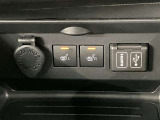 運転席、助手席シートヒーター付きです