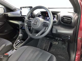 高いホールド性で運転姿勢が安定します。長距離ドライブでも疲れにくいのが魅力です。快適なドライビングライフをお送りください♪