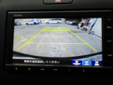 バックカメラの画像です。ガイドラインがスムースな車庫入れをサポートいたします。車庫入れの安心感がアップしますね。