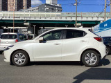 純正ホイールカバーで全体的にデザインがまとまっています。車も人も、オシャレはまずは足元からですね。