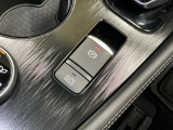 パーキングブレーキはスマートな電子制御式と合わせて渋滞時等にブレーキペダルから足を離しても停車状態を保持してくれるオートブレーキホールド機能で運転が楽になります。スタートはアクセルペダルを踏むだけ