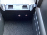 センターコンソールBOX内にUSB端子2個&HDMI端子1個 ミュージックプレーヤー接続でお気に入りの音楽を楽しむことが出来ます♪
