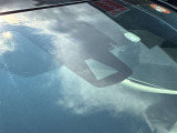 【セーフティセンス】セーフティセンスは、前方車両や歩行者を検知して衝突回避を支援する先進安全システムです。事故リスクを低減し、安心感のあるドライブをサポートします。