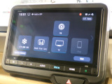 CD、DVD、Bluetooth、AM、FM、AUX、スマートフォン接続ができます。