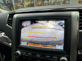 【バックカメラ】運転席から画面上で安全確認ができます。駐車が苦手な方にもオススメな便利機能です。