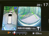 【アラウンドビューモニター】専用のカメラにより、上から見下ろしたような視点で360度クルマの周囲を確認することができます☆死角部分も確認しやすく、狭い場所での切り返しや駐車もスムーズに行えます。