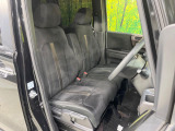 運転席シート廻りは使用感も少なく、良好な状態となっています。前オーナー様が丁寧に使っていたことがよくわかりますね。
