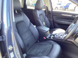 疲労を軽減するシートでどこまでも運転したくなる造りとなっています!