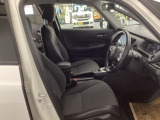 フィット感のあるシート。身体をしっかりと支えてくれるので、長時間の運転も快適にサポートしてくれます。