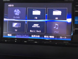 フルセグTV搭載。CD/DVD再生、Bluetoothオーディオに対応しています。
