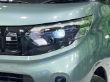 【LEDヘッドライト】悪天候や夜間走行時も良好な視界を確保し安心して運転できる高輝度LEDヘッドライトを装備!点灯速度が早く、消費電力も抑えられています。