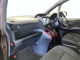 すっきりとしたデザインの内装は、さすがトヨタ車の上品さを感じます。