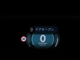ヘッドアップディスプレイは視認性が非常に良く、運転時の視線を逸らさず様々な情報の確認が行えます。