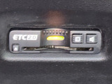 有料道路のレーン通過に便利なETC車載器を装着しています。ご利用にはセットアップが必要となります。