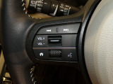 【ステアリングリモコン】ステアリングにオーディオ調節可能なスイッチが装備されていますので運転中でも視線をそらさずにオーディオの調節が可能です!