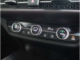 オートエアコンのお車ですので室内の温度をスムーズに調整してくれます♪