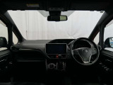 見通しのよいすっきりとした視界で、誰でも運転しやすいです。運転のしやすさは疲れにくさにも繋がりますよ♪