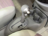 無段変速が魅力のCVT車です♪発進から加速までアクセルを一定にして走ることで滑らかに走ります♪車内も静かで振動もごくわずか!CVT車もATの一種なので、もちろんAT限定免許で運転OKです◎