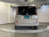 バックカメラが付いているので後方確認が非常にしやすいです。今や運転初心者も熟練者も必須装備!ついていて損はないですね♪