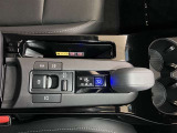 シフトレバ-が元の位置に戻るエレクトロシフトマチック付き車両です。