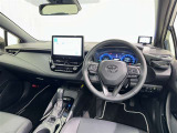 運転席まわりです。 各操作スイッチは使いやすい位置に配置されてます。