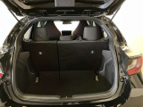 バックドアを上げた状態です。シートのアレンジ次第で荷室のスペースが広くなります!用途に合わせて快適な室内を!