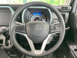 インテリアに合わせたデザインのステアリングは、運転される方のことも考え、運転しやすい形状、大きさです。是非一度、実際に触ってお確かめください。