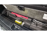 フロントシート・・・スポーティな形状のフロントシート。人間工学を追求した長時間の乗車でも疲れにくいシート形状です