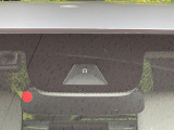 【ホンダセンシング】走行中に前方の車両等を認識し、衝突しそうな時は警報とブレーキで衝突回避と被害軽減をアシスト。より安全にドライブをお楽しみいただけます。