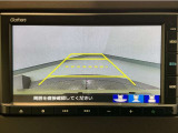 【バックカメラ】運転が苦手な方も車庫入れラクラクです!ギアをリバースに入れれば自動的に切り換わりますので、面倒な操作は不要です♪狭い駐車場もお車を傷つけず安心ですね!