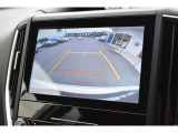 リヤカメラ付きなので、シフトレバーをリバースにすると連動してカメラ映像に切り替わります。
