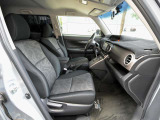 Scion xB 10 Series(10周年記念限定車)/新車並行/実走行/専用プレミアムカラ-(Silver lgnition)/専用グラファイト16AW/専用イルミネ-ション発光ダッシュパネル/前後LEDバッジ/LEDアクセントライト/逆輸入車