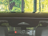 【エマージェンシーブレーキ】走行中に前方の車両等を認識し、衝突しそうな時は警報とブレーキで衝突回避と被害軽減をアシスト。より安全にドライブをお楽しみいただけます。