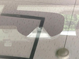 【エマージェンシーブレーキ】走行中に前方の車両等を認識し、衝突しそうな時は警報とブレーキで衝突回避と被害軽減をアシスト。より安全にドライブをお楽しみいただけます。