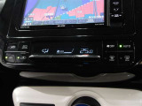 車内の温度管理に便利なオートエアコン☆