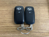 【スマートキー】 スマートキーを携帯していれば、ドアハンドルのボタンを押すだけでロックの解除ができます。