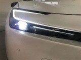 LEDヘッドライトです。デザイン性がよくとても明るいので、夜間の走行や悪天候でも安心です。しかも長寿命!