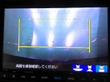 バックカメラの画像です。ガイドラインがスムースな車庫入れをサポートいたします。車庫入れの安心感がアップしますね。