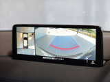 360度モニター搭載車ですので、低速時での不安を解消してくれます。この写真は右側はバックカメラですが、前進時にはフロントカメラにもなりますので歩行者や縁石なども確認することが可能です。