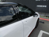 UVカットプライバシーガラス付き。