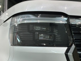 LEDヘッドライトは、点灯の瞬間から最大光量を発揮し、突然暗くなるトンネルなどでの安定感を高めます。
