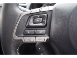 ステアリングオーディオリモコン 運転中でも音量調整やモード変更などハンドルから手を離さなくても操作が可能です。