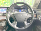 【純正革巻きステアリング】上質な革を使用することで、手にしっかり馴染みとても運転しやすいハンドルです♪