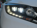 切れにくく明るいLEDヘッドライト装備!