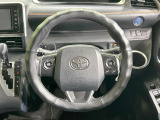 【純正革巻きステアリング】上質な革を使用することで、手にしっかり馴染みとても運転しやすいハンドルです♪