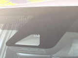 【トヨタセーフティセンス】走行中に前方の車両等を認識し、衝突しそうな時は警報とブレーキで衝突回避と被害軽減をアシスト。より安全にドライブをお楽しみいただけます。