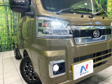 【LEDヘッドライト】悪天候や夜間走行時も良好な視界を確保し安心して運転できる高輝度LEDヘッドライトを装備!点灯速度が早く、消費電力も抑えられています。