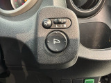 狭い駐車場で便利な電動格納ドアミラーが付いています。