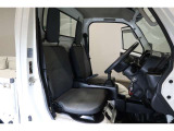 すわり心地の良い運転席・助手席です。長時間のドライブの疲れ軽減に貢献します。どうぞ快適なドライブを♪