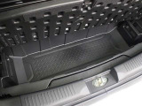 ラゲージボード下にも収納スペースがあります。